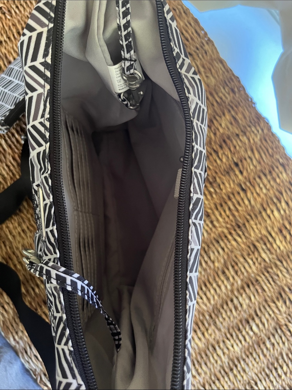 Baggallini Everywhere Bag Chevron Crossbody Bag - Picture 9 of 13